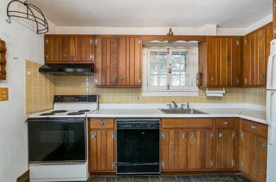 31 Bilodeau Ct, Burlington, VT 05401 - photo 4