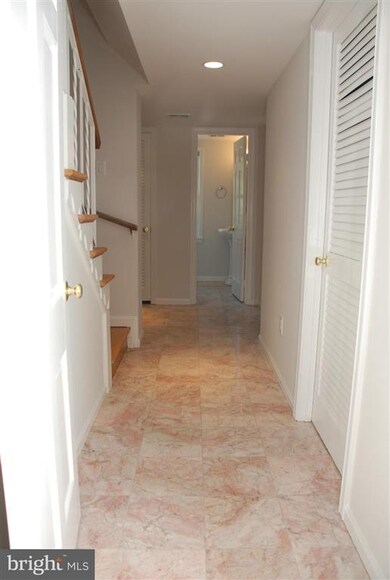 6817 Market Square Dr, McLean, VA 22101 - photo 3