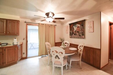 Eat-in Kitchen
