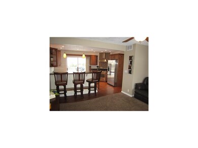 885 Valleyview Dr, Marion, IA 52302 - photo 2