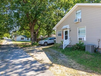 304 W 8th St, Claremore, OK 74017 - photo 4