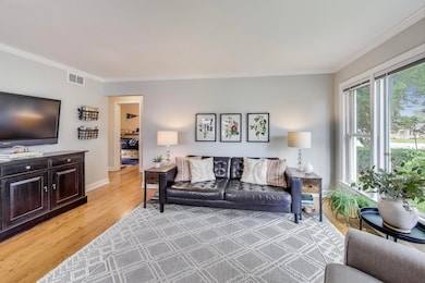 240 Parkview Rd, Glenview, IL 60025 - photo 3