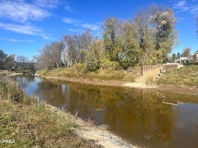 520 Rosie Ln N, Mandan, ND 58554 - photo 4