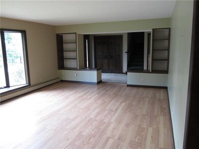 LIVING ROOM WITH 13X7 ENTRY WAY
