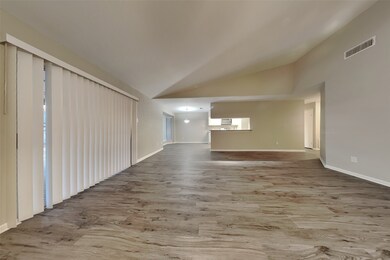 31 S White Pebble Ct, Spring, TX 77380 - photo 2