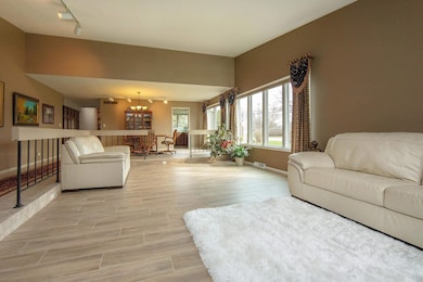 1306 Olympic Dr, Waterloo, IA 50701 - photo 3