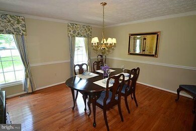 8205 Lapping Brook Ct, Laurel, MD 20723 - photo 7