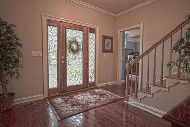 GORGEOUS ENTRY WITH GLASS DOOR HARDWOOD FLOORS AND GREAT NATURAL LIGHTING!  1310 SHAGBARK TRAIL MURFREESBORO, TN 37130