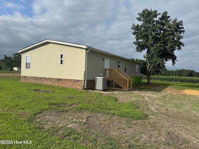 704 Wade Rd, Scotland Neck, NC 27874 - photo 7