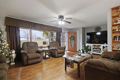 908 Randolph St, Glasgow, MO 65254 - photo 7