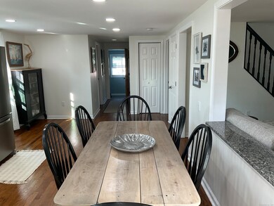 Eat-in Kitchen