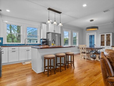 202 Crafts St unit 202, Newtonville, MA 02460 - photo 2