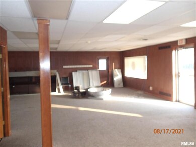 607 Keokuk St, Lincoln, IL 62656 - photo 2