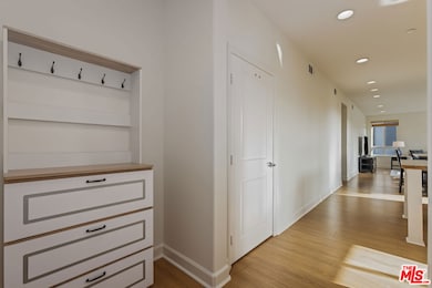 12887 W Runway Rd unit 3, Los Angeles, CA 90094 - photo 3