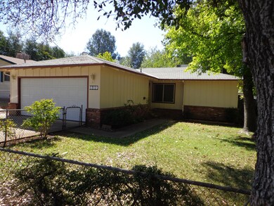1689 Mistletoe Ln, Redding, CA 96002 - photo 4