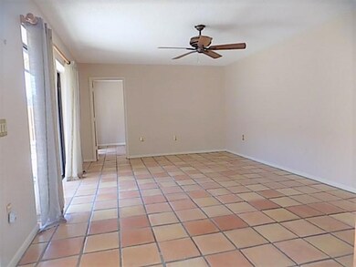5999 Living room 4