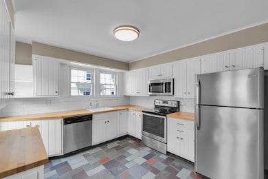 1070 Enfield St, Enfield, CT 06082 - photo 3