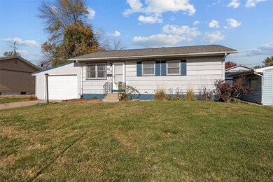 4910 Gordon Ave NW, Cedar Rapids, IA 52405 - photo 2