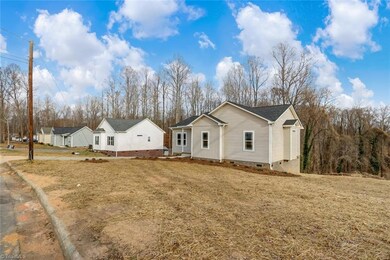 303 Hubbard St, Reidsville, NC 27320 - photo 2