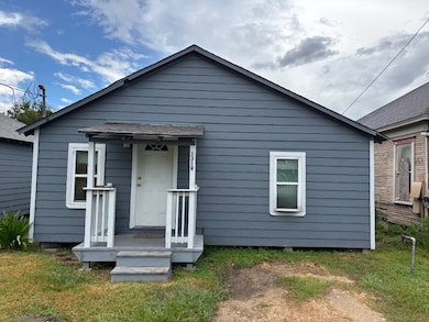 1315-1319 Austin St, Bay City, TX 77414 - photo 4