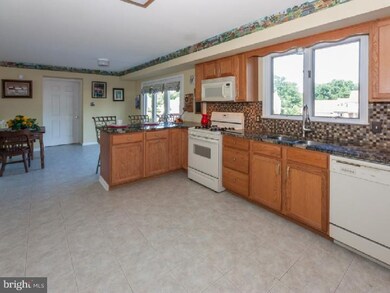 1908 Wayne Dr, Norristown, PA 19403 - photo 5