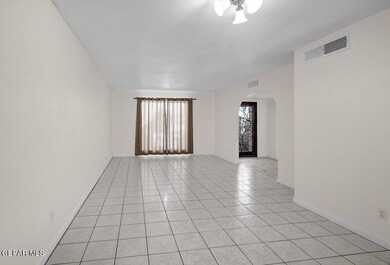 10952 Sombra Verde Dr, El Paso, TX 79935 - photo 7