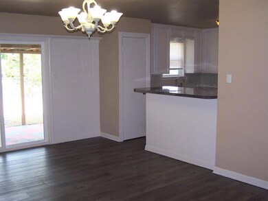 1715 S Center St, Denison, TX 75021 - photo 6