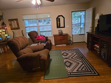 004 - Spacious Living Room