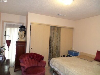Bedroom, Primary