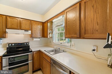 211 Fairfield Dr, Warrenton, VA 20186 - photo 3