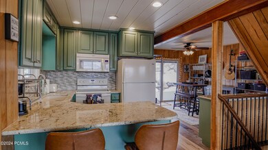 276 St Moritz Rd Midway-12