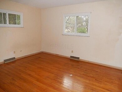 4785 Scarlet St, Columbus, OH 43227 - photo 4