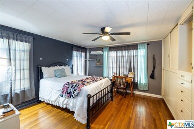 973 E Cedar St, Seguin, TX 78155 - photo 7