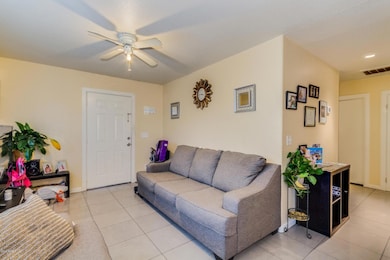04 - Living Room