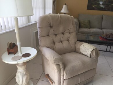 389 Windsor Q unit Q, West Palm Beach, FL 33417 - photo 3