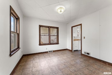 408 E 29th St, Davenport, IA 52803 - photo 7