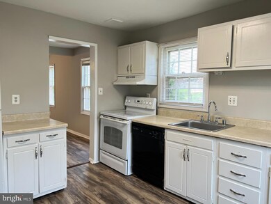 16649 Geddy Ct unit A, Woodbridge, VA 22191 - photo 4