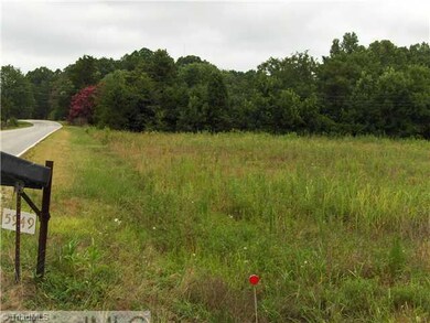 5949 Drake Rd, Greensboro, NC 27406 - photo 4