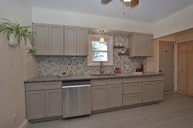 21 Capron St, West Warwick, RI 02893 - photo 6