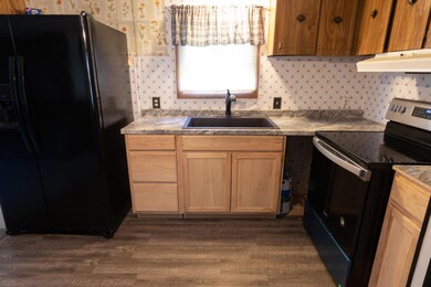 4 Herrick Ave, Mechanic Falls, ME 04256 - photo 5