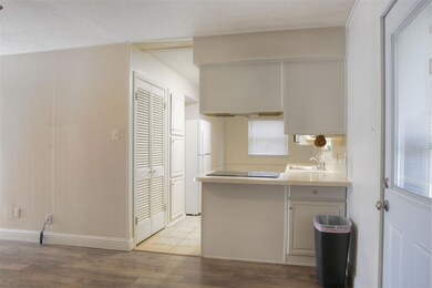 8001 Donegal Ln, North Richland Hills, TX 76180 - photo 6