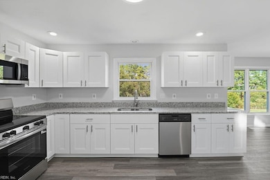 4372 Hillcrest Farms Cir, Virginia Beach, VA 23456 - photo 4