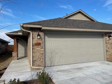 629 Marlin Ct, Chickasha, OK 73018 - photo 2