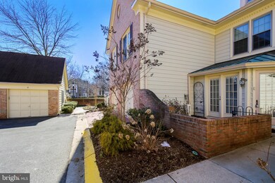 21 Luxberry Ct, Rockville, MD 20852 - photo 4