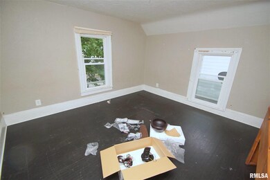 1518 Pershing Ave, Davenport, IA 52803 - photo 7