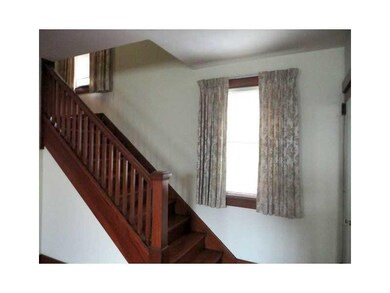 Entry/Foyer.