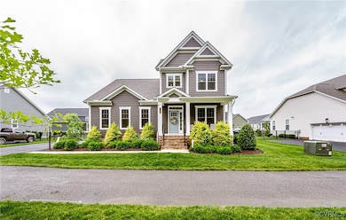Craftsman house with a front lawn and a porch
