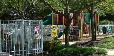 8817 Groffs Mill Dr unit 8817, Owings Mills, MD 21117 - photo 4