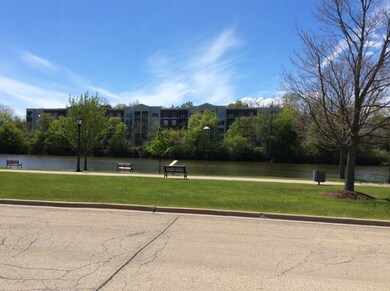 218 N Water St unit 302, Batavia, IL 60510 - photo 3