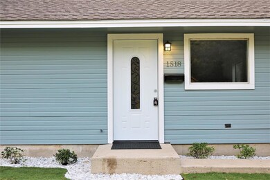 1518 S Lindsay St, Gainesville, TX 76240 - photo 4